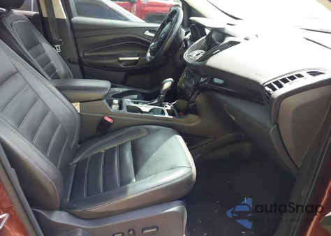 2018 Ford Escape Titanium z USA, uszkodzony, nr VIN 1FMCU0J97JUA48843